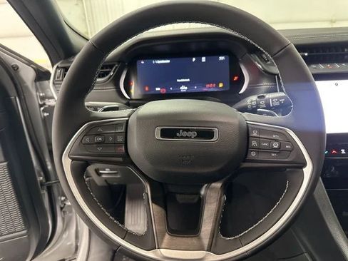 Used 2026 Jeep Grand Cherokee Altitude AWD/4WD image 19