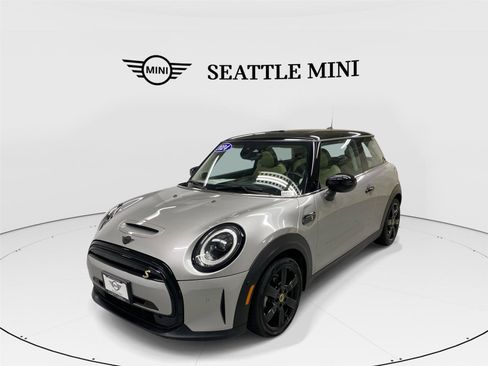 Certified 2024 MINI Cooper SE image 1