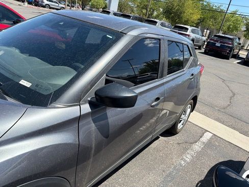 Used 2020 Nissan Kicks S FWD image 3