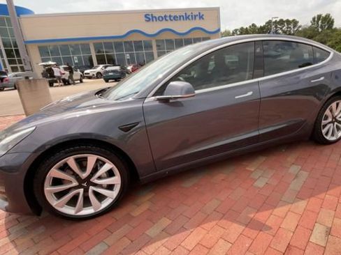 Used 2020 Tesla Model 3 Standard Range Plus RWD image 6