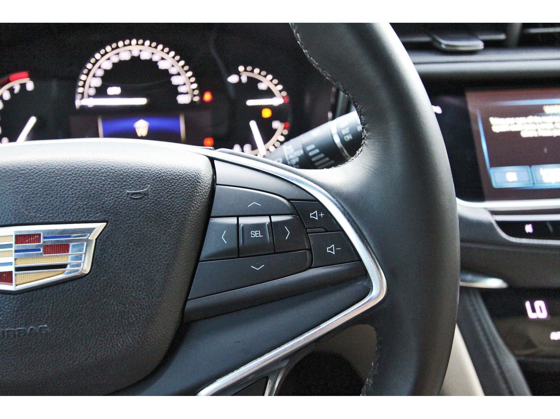 Used 2018 Cadillac XT5 FWD image 21