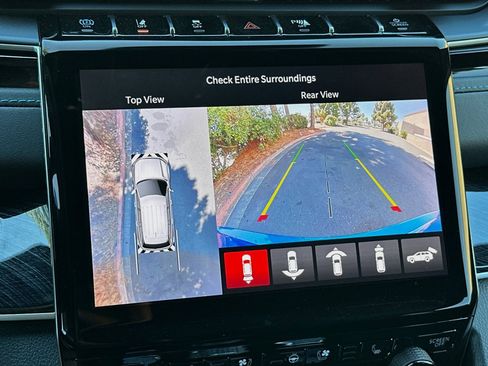 New 2023 Jeep Grand Cherokee Trailhawk w/ Advanced Protech Group II image 19