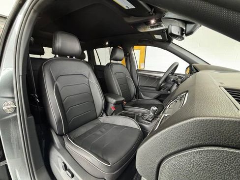 Certified 2022 Volkswagen Tiguan SEL R-Line AWD/4WD image 11