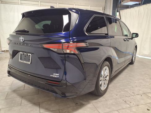 Used 2022 Toyota Sienna XSE AWD/4WD image 9