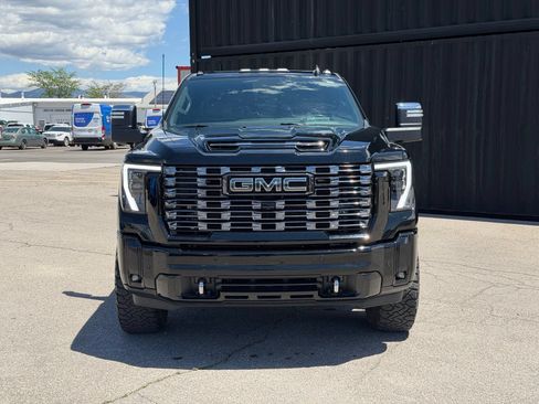 Used 2025 GMC Sierra 2500 Denali Ultimate w/ Max Trailering Package AWD/4WD image 2