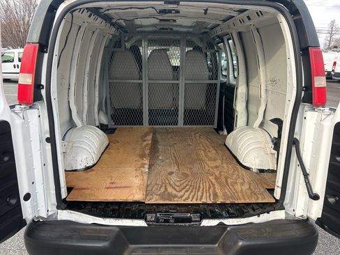 Used 2016 Chevrolet Express 2500 image 21