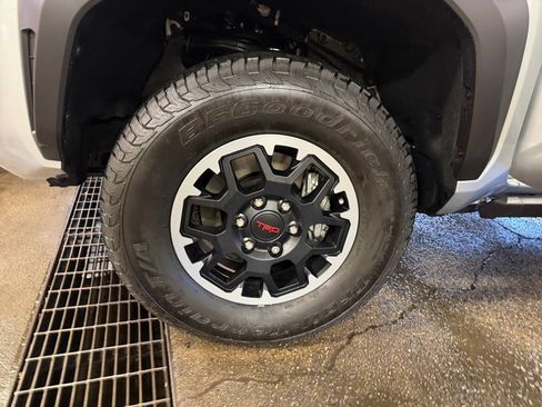 Used 2024 Toyota Tacoma TRD Off-Road image 31