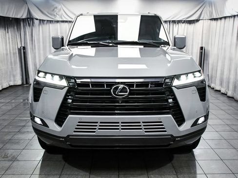 Used 2024 Lexus GX 550 w/ Accessory Package (Z1) AWD/4WD image 2