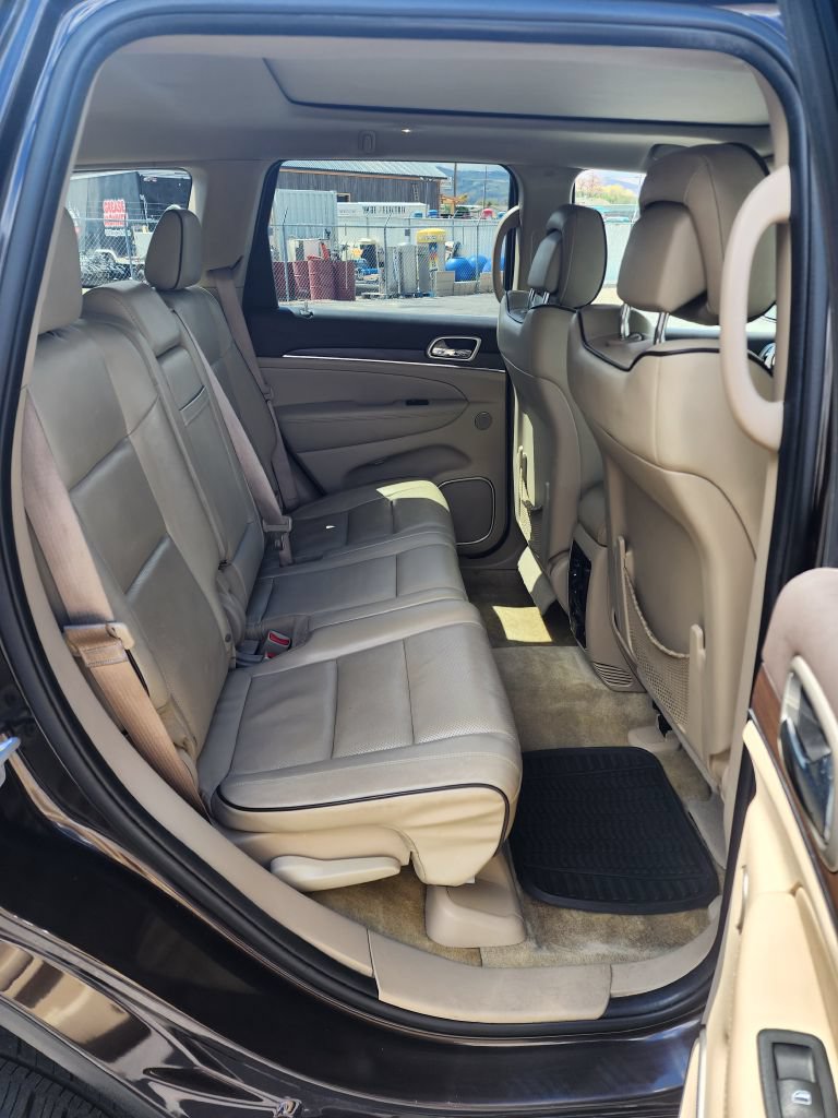 Used 2016 Jeep Grand Cherokee Overland w/ Advanced Technology Group AWD/4WD image 9