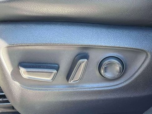 Used 2022 Toyota Highlander XLE image 19