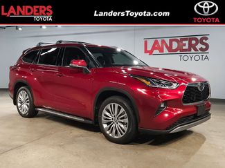 Used 2022 Toyota Highlander Platinum video 1