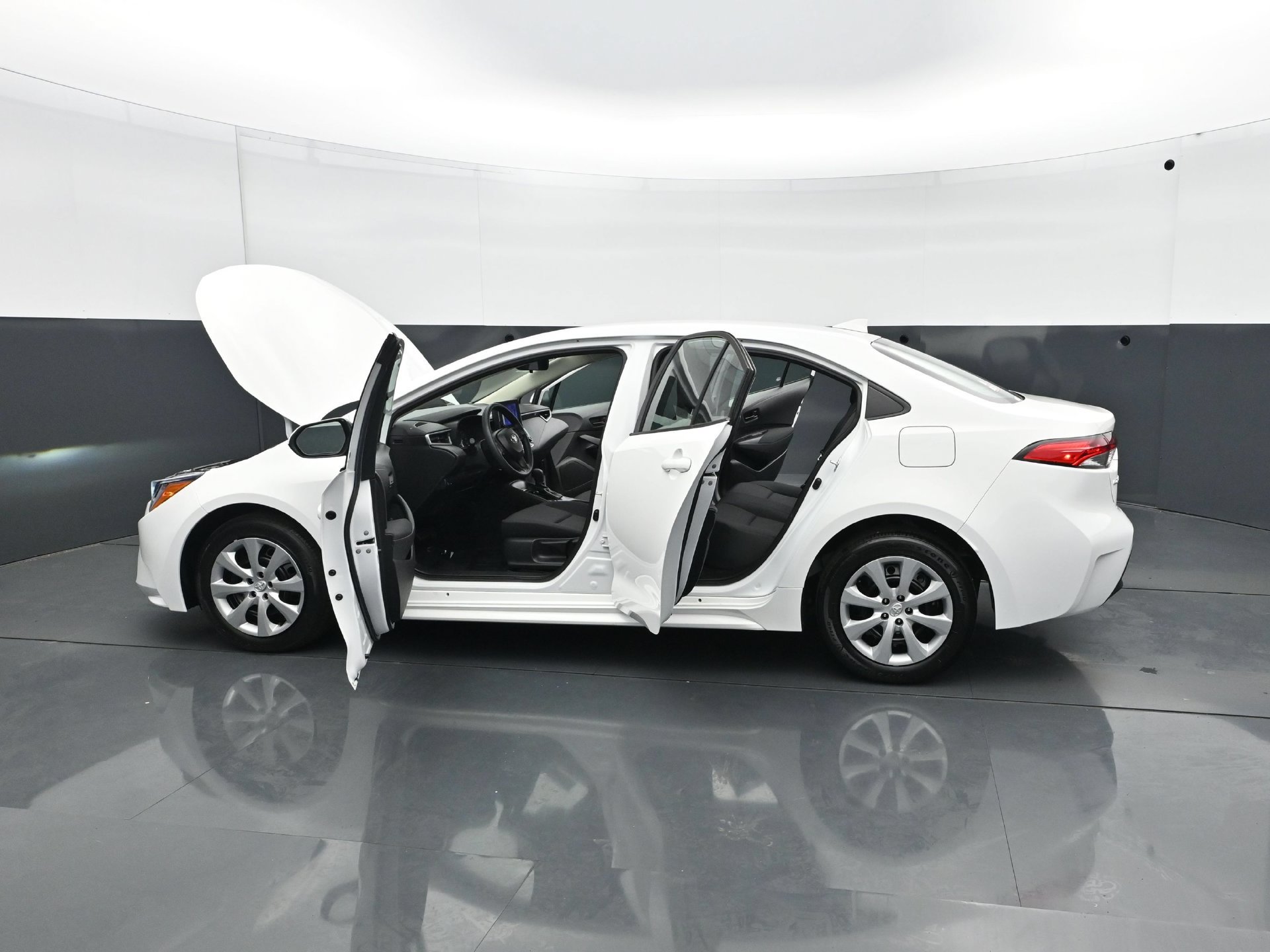 Used 2024 Toyota Corolla LE FWD image 29