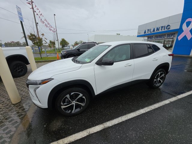 Used 2024 Chevrolet Trax RS FWD image 2