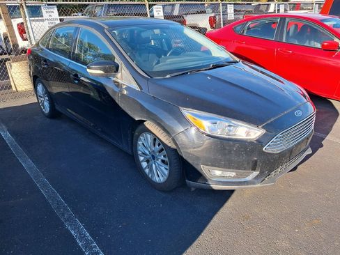 Used 2018 Ford Focus Titanium FWD image 3