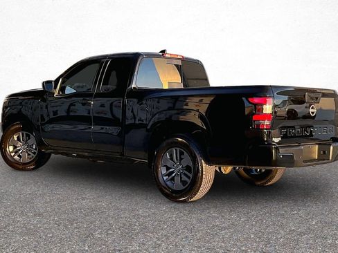 Used 2025 Nissan Frontier SV RWD image 5
