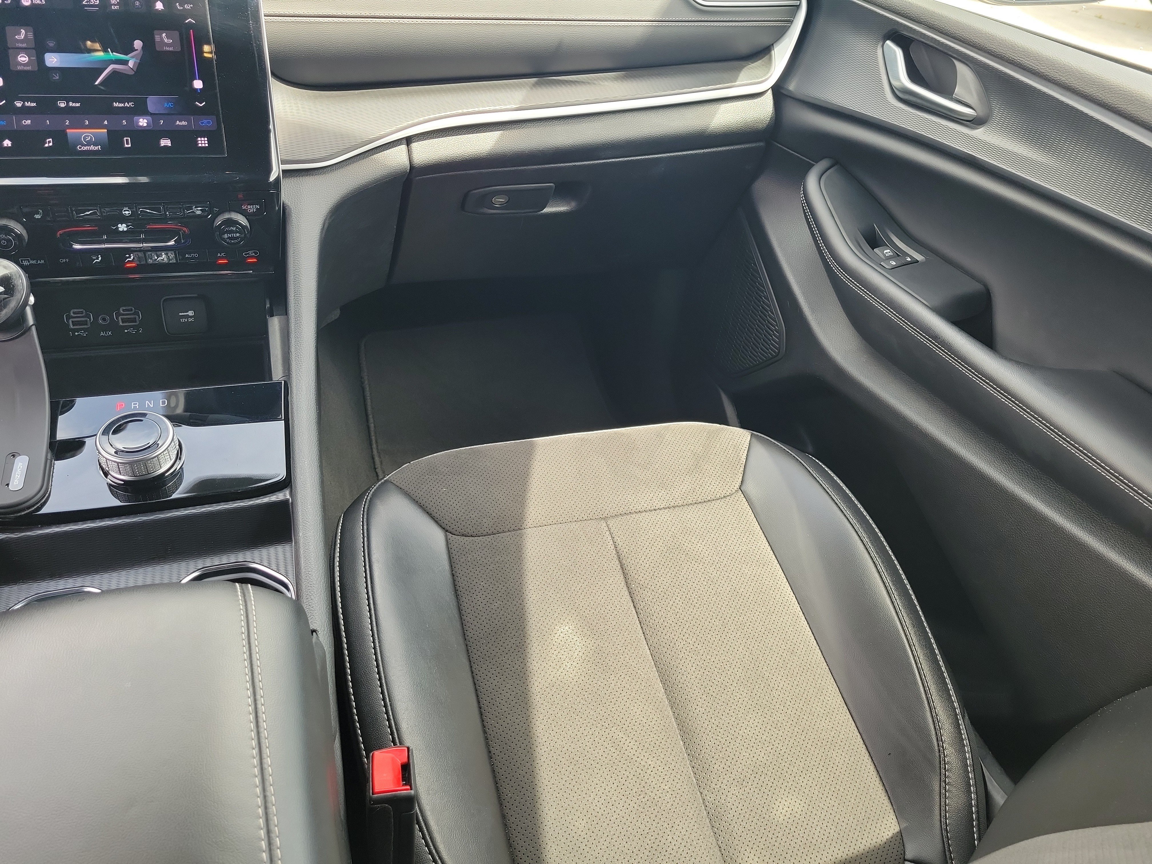 Used 2024 Jeep Grand Cherokee Altitude RWD image 18