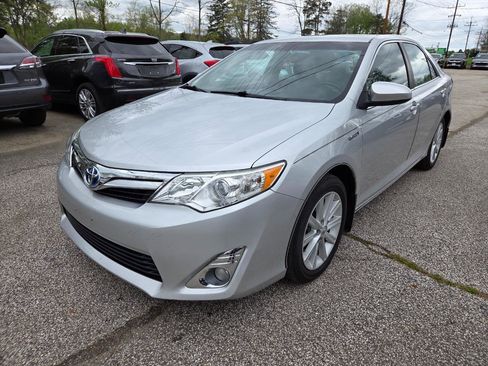 Used 2014 Toyota Camry XLE w/ Leather Package FWD image 2
