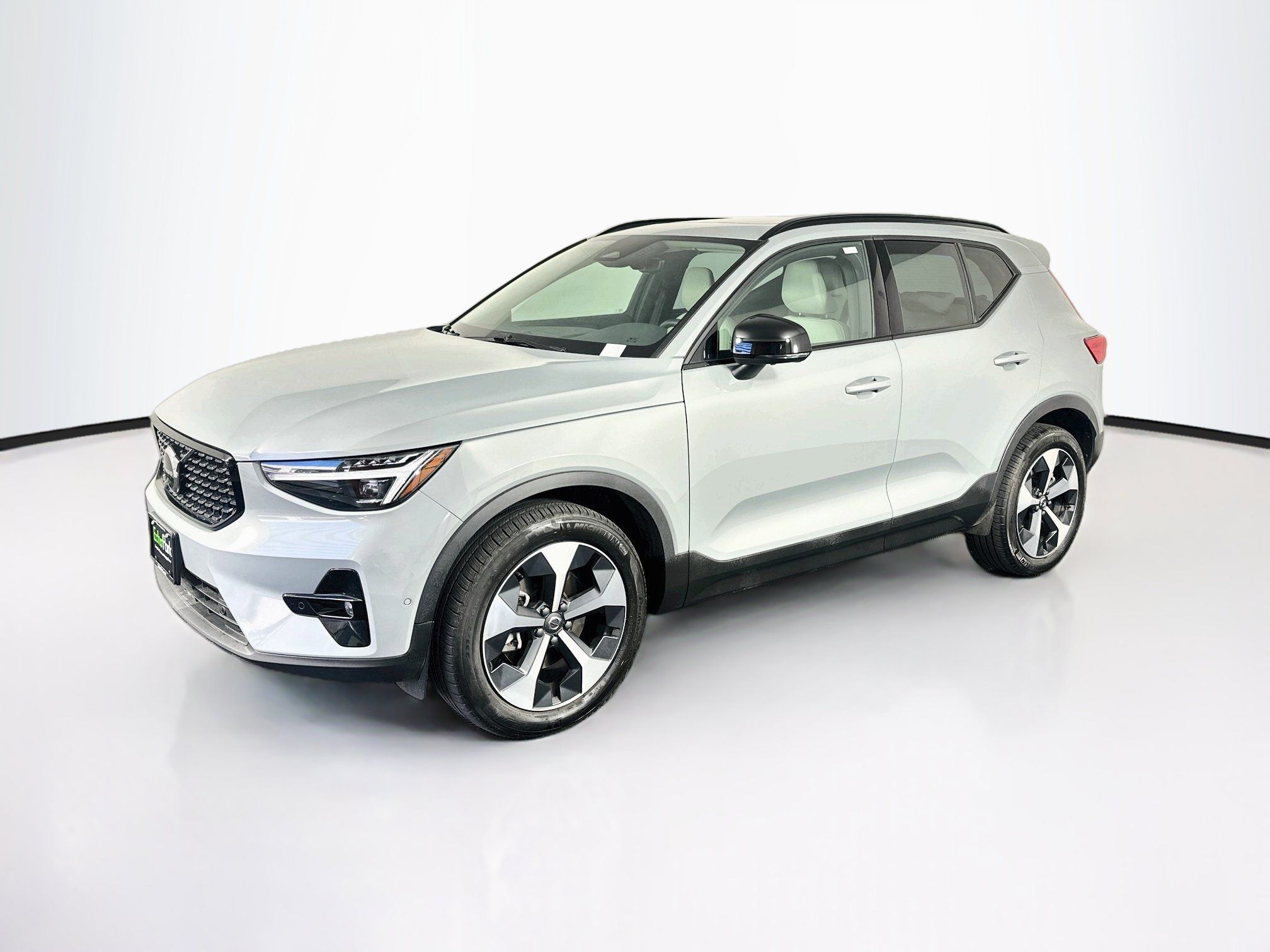 Used 2026 Volvo XC40 B5 Plus AWD/4WD image 3