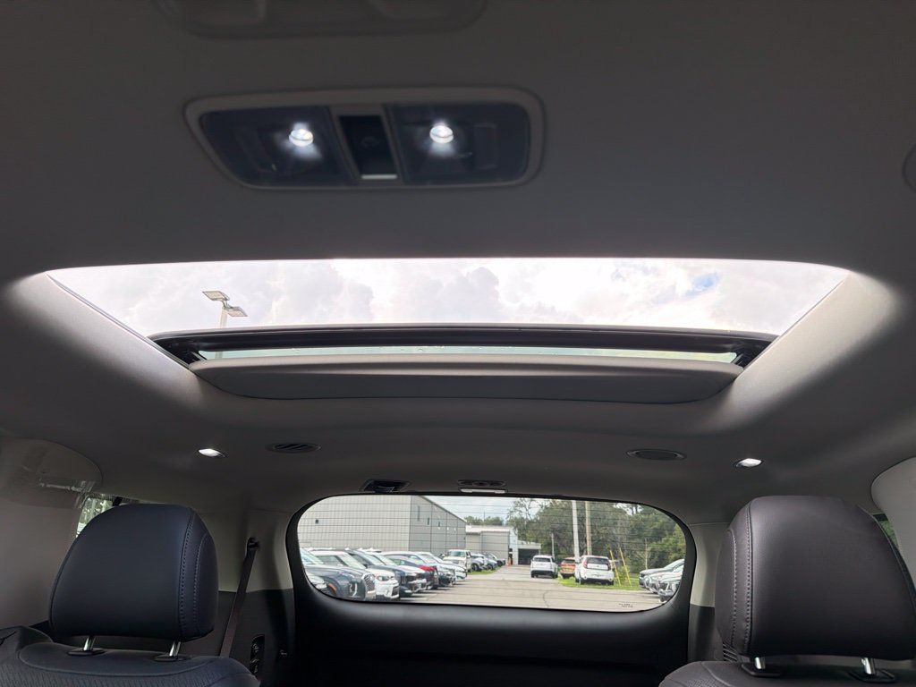 Certified 2023 Kia Carnival SX Prestige FWD image 23
