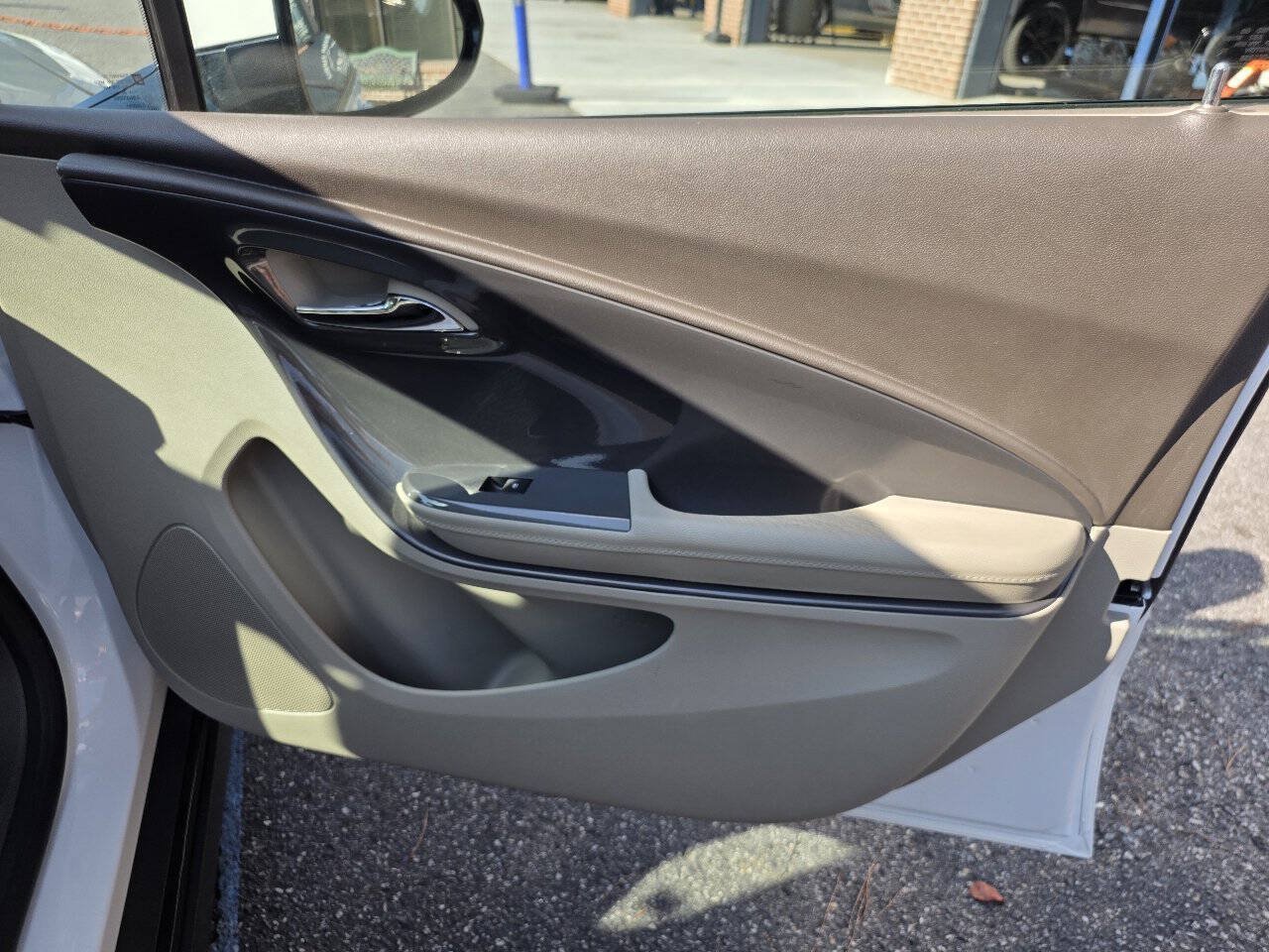 Used 2013 Chevrolet Volt w/ Enhanced Safety Package 2 FWD image 29
