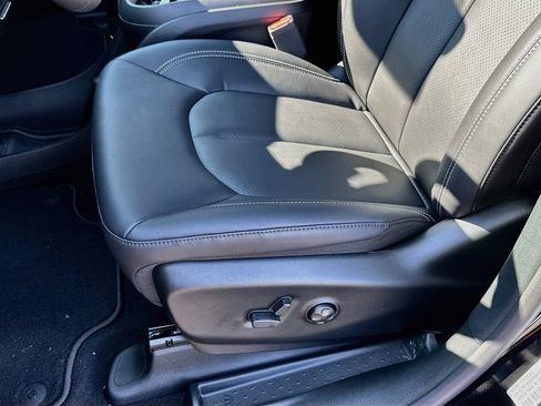 New 2027 Chrysler Pacifica Select FWD image 25