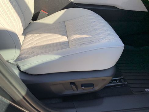 New 2025 Mitsubishi Outlander SEL image 26