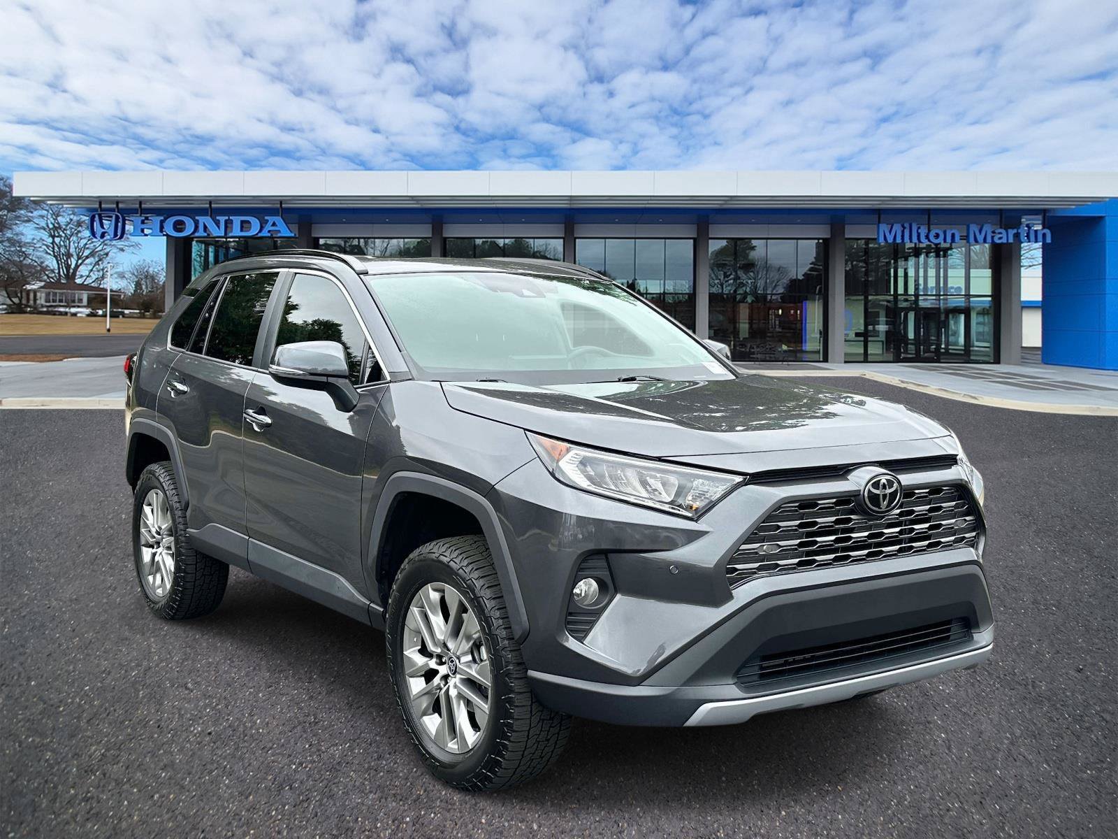 Used 2021 Toyota RAV4 Limited w/ Limited Grade Weather Package FWD image 1