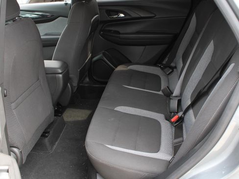 Used 2024 Chevrolet TrailBlazer LT w/ LT Cold Weather Package FWD image 17