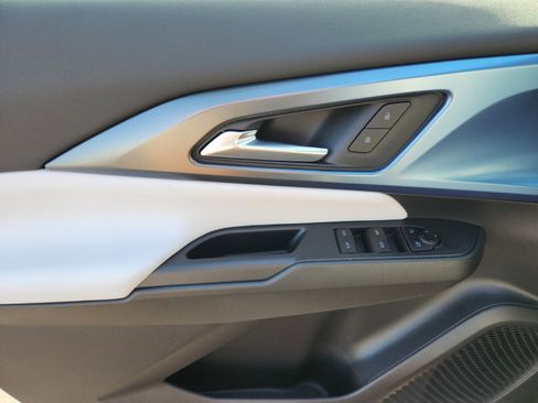 New 2026 Chevrolet Equinox EV LT image 10