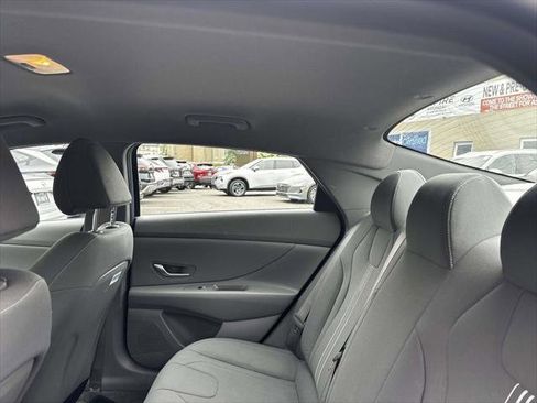 Used 2023 Hyundai Elantra SEL w/ Convenience Package FWD image 11