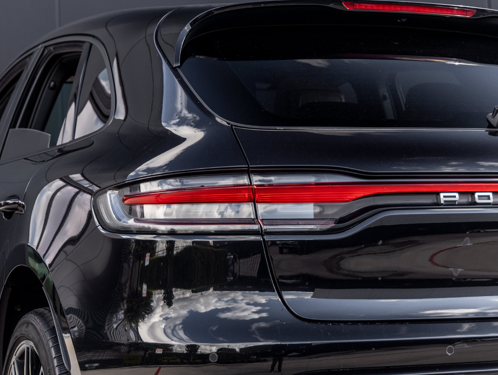 Certified 2024 Porsche Macan AWD/4WD image 14