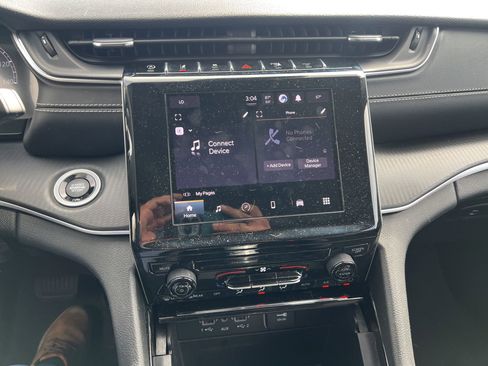 Used 2023 Jeep Grand Cherokee Laredo image 32