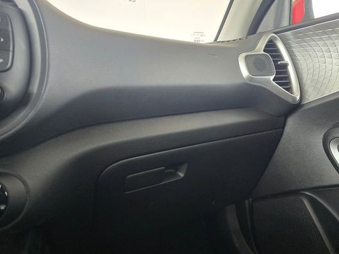 Used 2025 Kia Soul LX FWD image 24