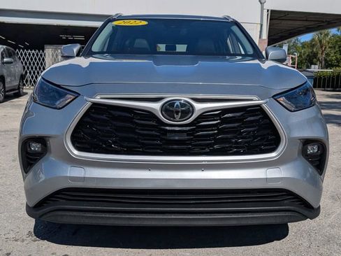 Used 2022 Toyota Highlander XLE image 2