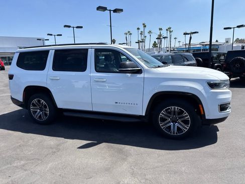 Used 2024 Jeep Wagoneer Series II w/ Flexible Seating Group AWD/4WD image 14