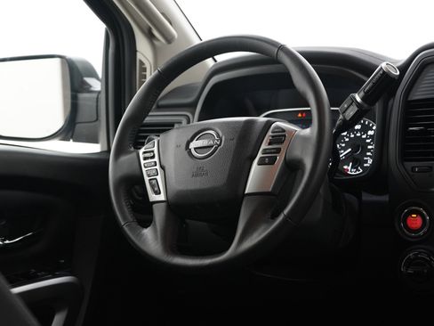 Used 2024 Nissan Titan SV w/ SV Convenience Package image 13