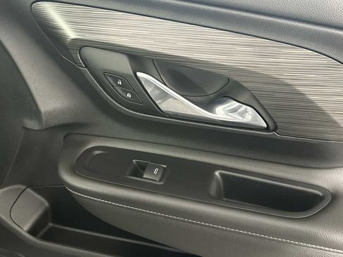 Used 2023 GMC Terrain SLT image 31