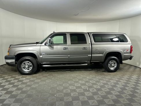 Used 2006 Chevrolet Silverado 2500 LT w/ Heavy-Duty Power Package image 6