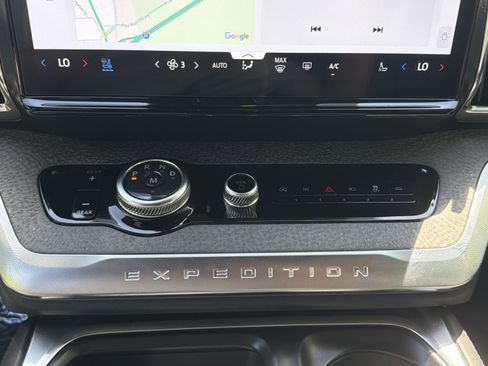 Used 2025 Ford Expedition Tremor AWD/4WD image 31