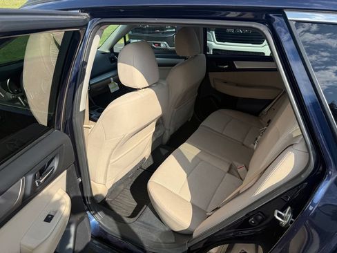 Used 2018 Subaru Outback 2.5i Premium AWD/4WD image 6