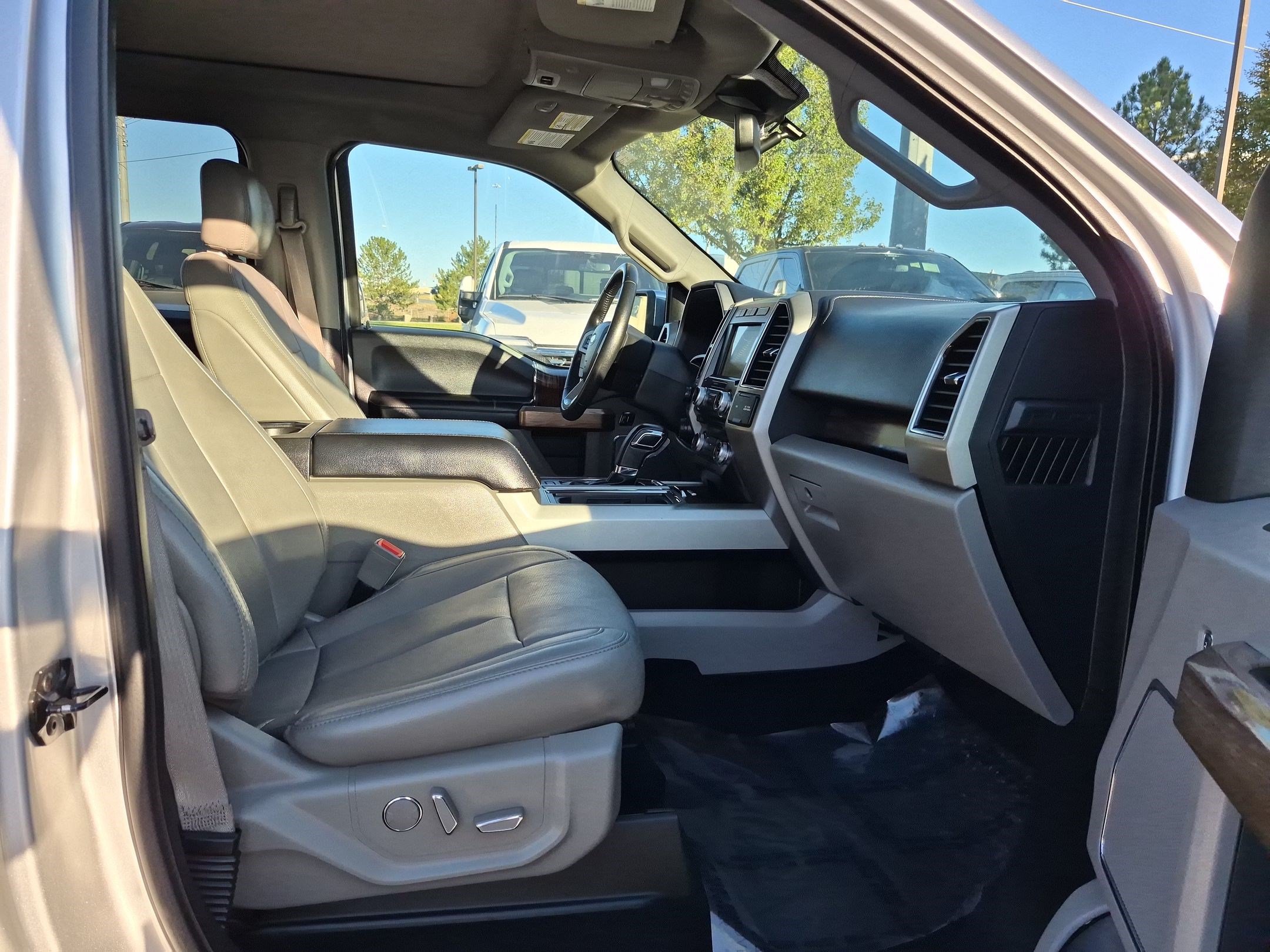 Used 2018 Ford F150 Lariat w/ Equipment Group 502A Luxury AWD/4WD image 34