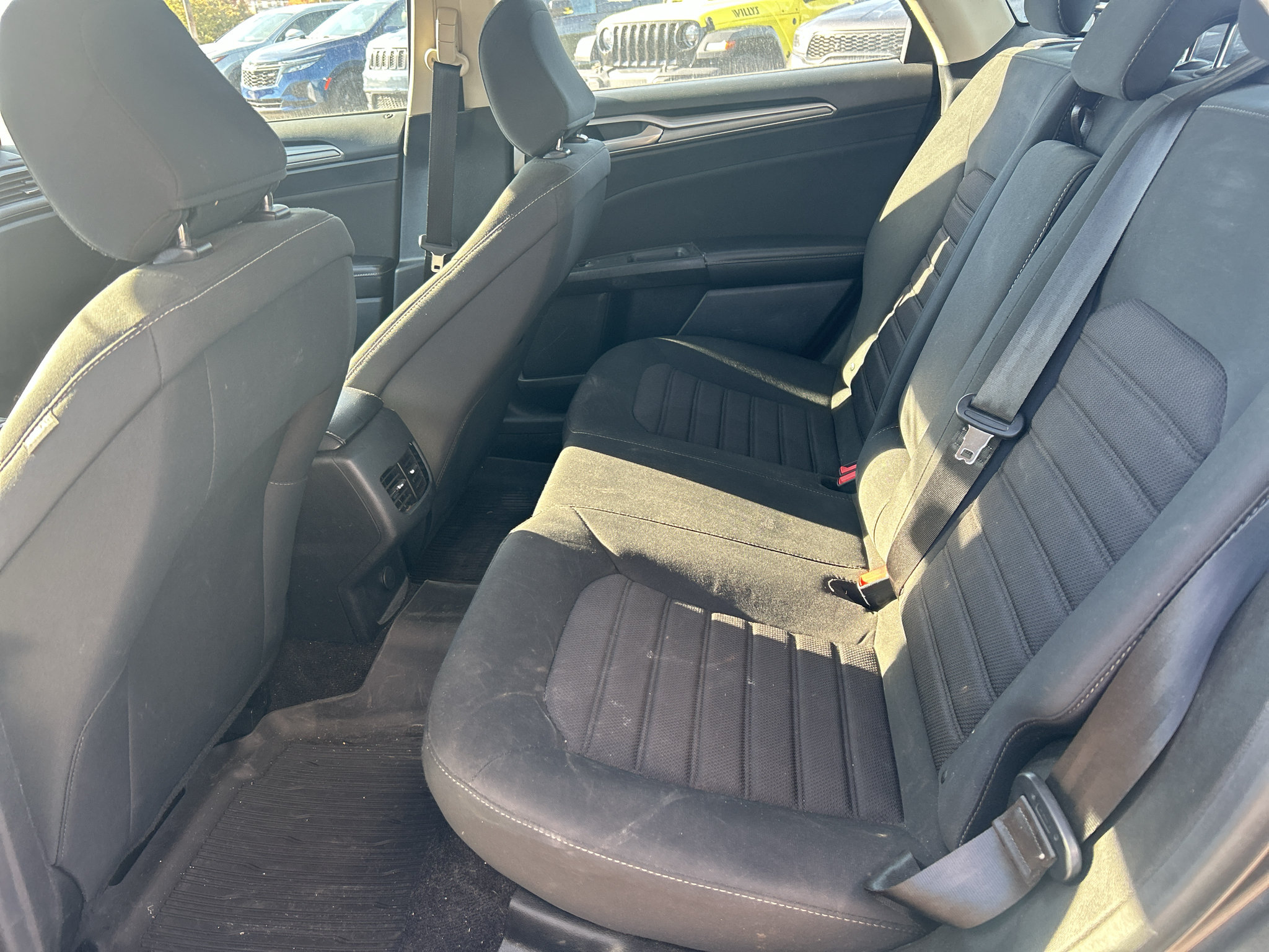 Used 2020 Ford Fusion SE FWD image 11