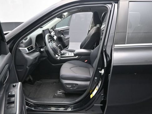 Used 2020 Toyota Highlander L AWD/4WD image 10