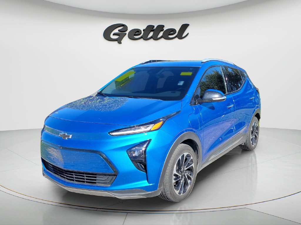 Used 2023 Chevrolet Bolt EUV Premier w/ Sun & Sound Package FWD image 3
