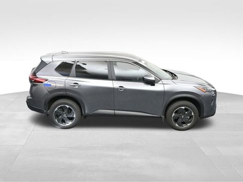 Used 2025 Nissan Rogue SV image 23