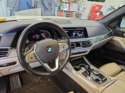Used 2019 BMW X7 xDrive40i w/ Premium Package AWD/4WD image 8