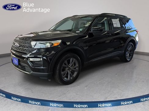 Certified 2023 Ford Explorer XLT w/ Equipment Group 202A AWD/4WD image 1