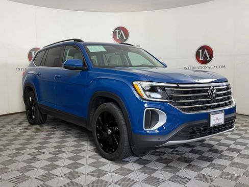Used 2025 Volkswagen Atlas SE AWD/4WD image 1