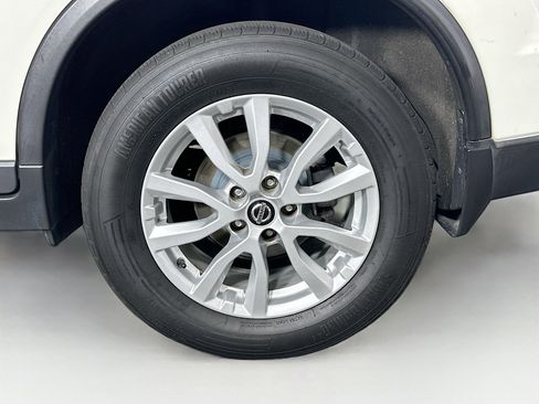 Used 2020 Nissan Rogue SV FWD image 11
