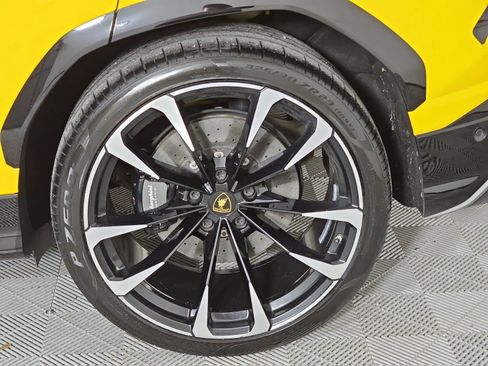 Used 2020 Lamborghini Urus AWD/4WD image 10